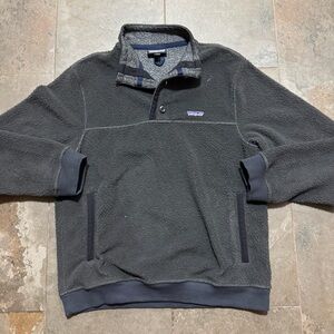 PATAGONIA SHEARLING BUTTON PULLOVER. DARK GRAY. MEDIUM